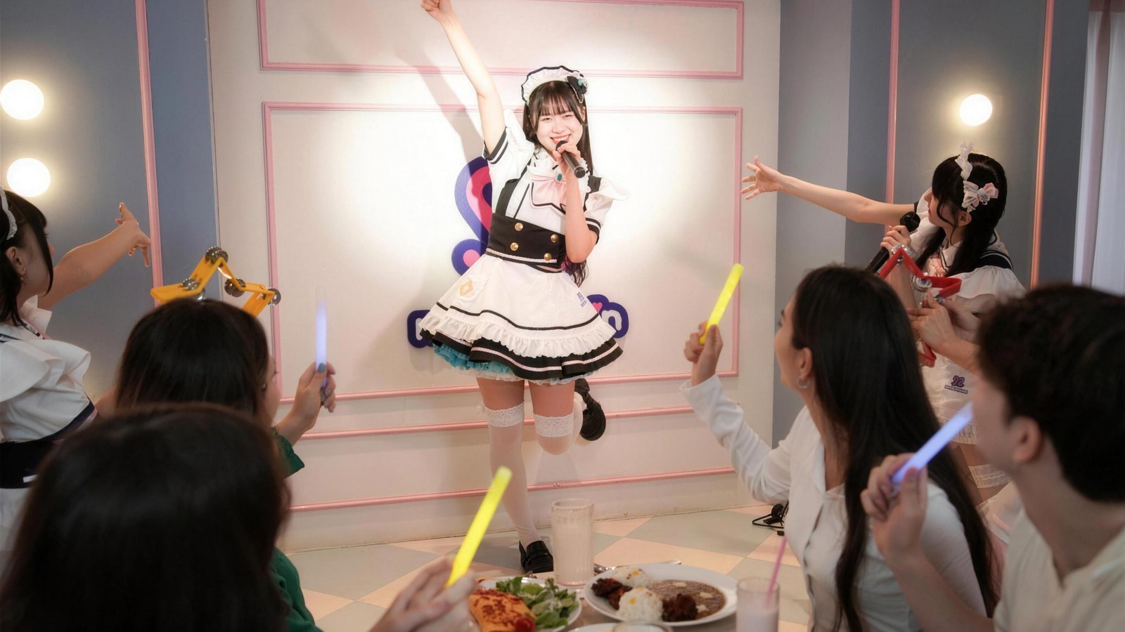 Maidreamin live stage