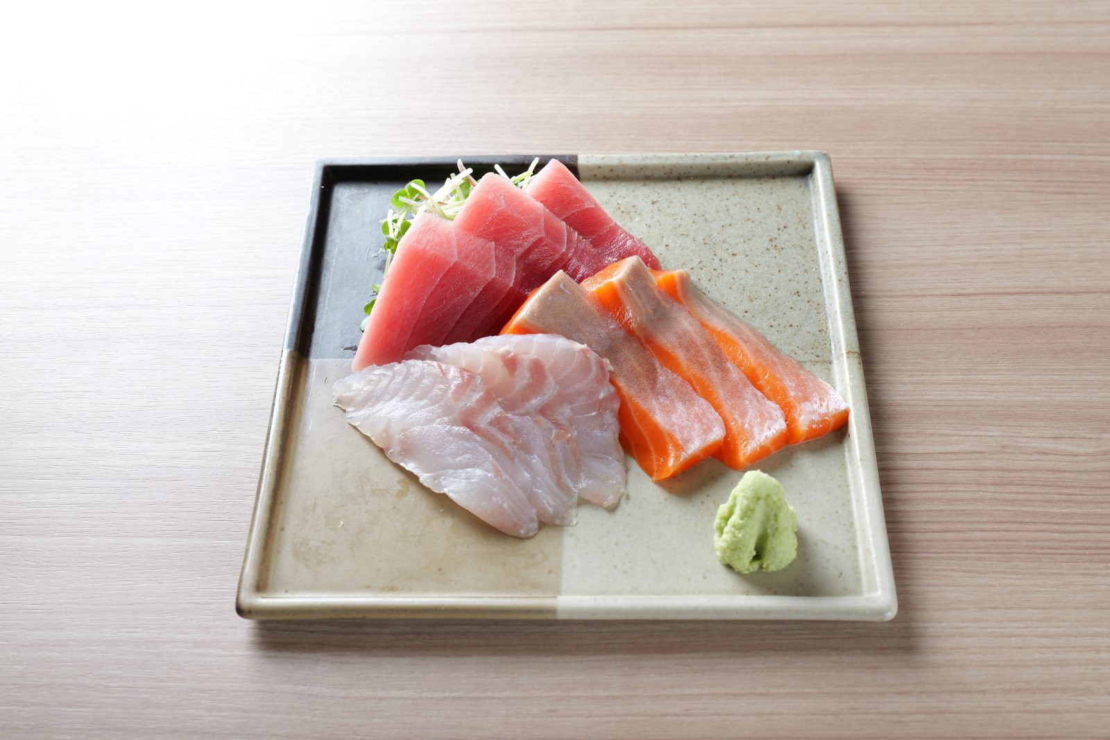Assorted sashimi